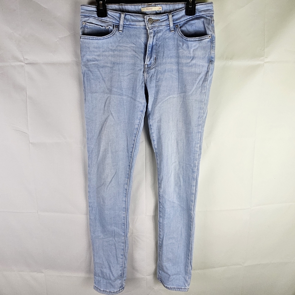 Levi's Women's Skinny Jeans in Light Blue Wash